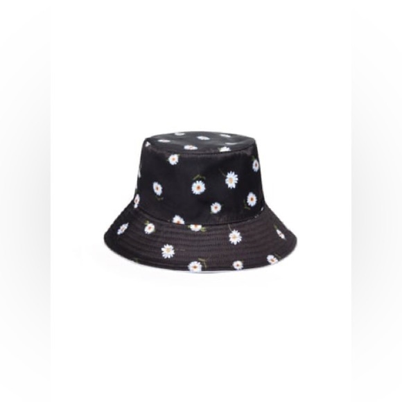 Alice + Olivia Accessories - Alice + Olivia X FABFITFUN REVERSIBLE BUCKET HAT